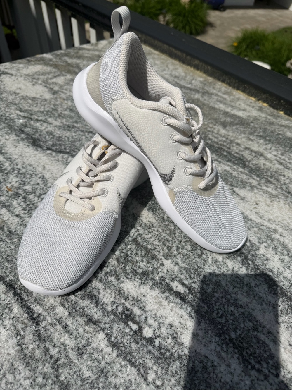 Women’s Nike Flex Experience Run 10 White Platinum Tint Athletic Shoes Size 8